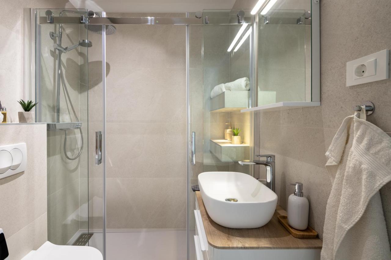 Apartment Nova 4* Dugi Rat Exterior photo